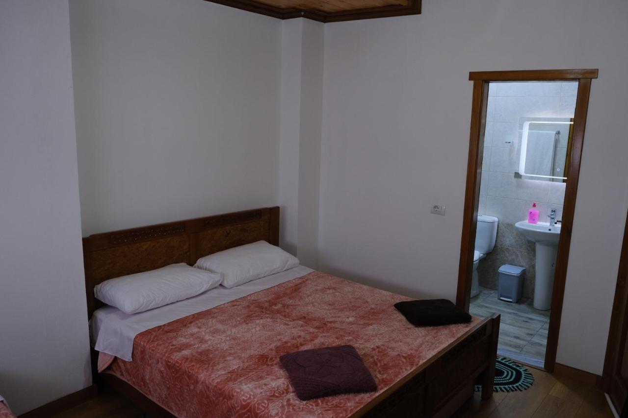 As E Vogel, As E Madhe Hotel Erseke Екстериор снимка
