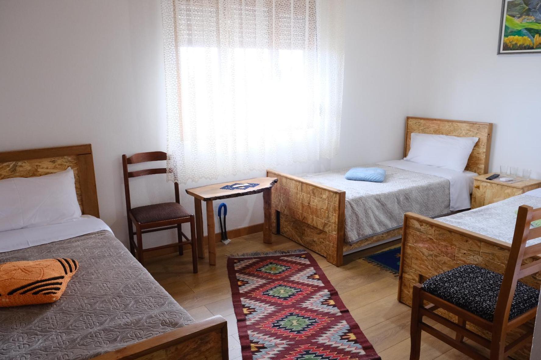 As E Vogel, As E Madhe Hotel Erseke Екстериор снимка