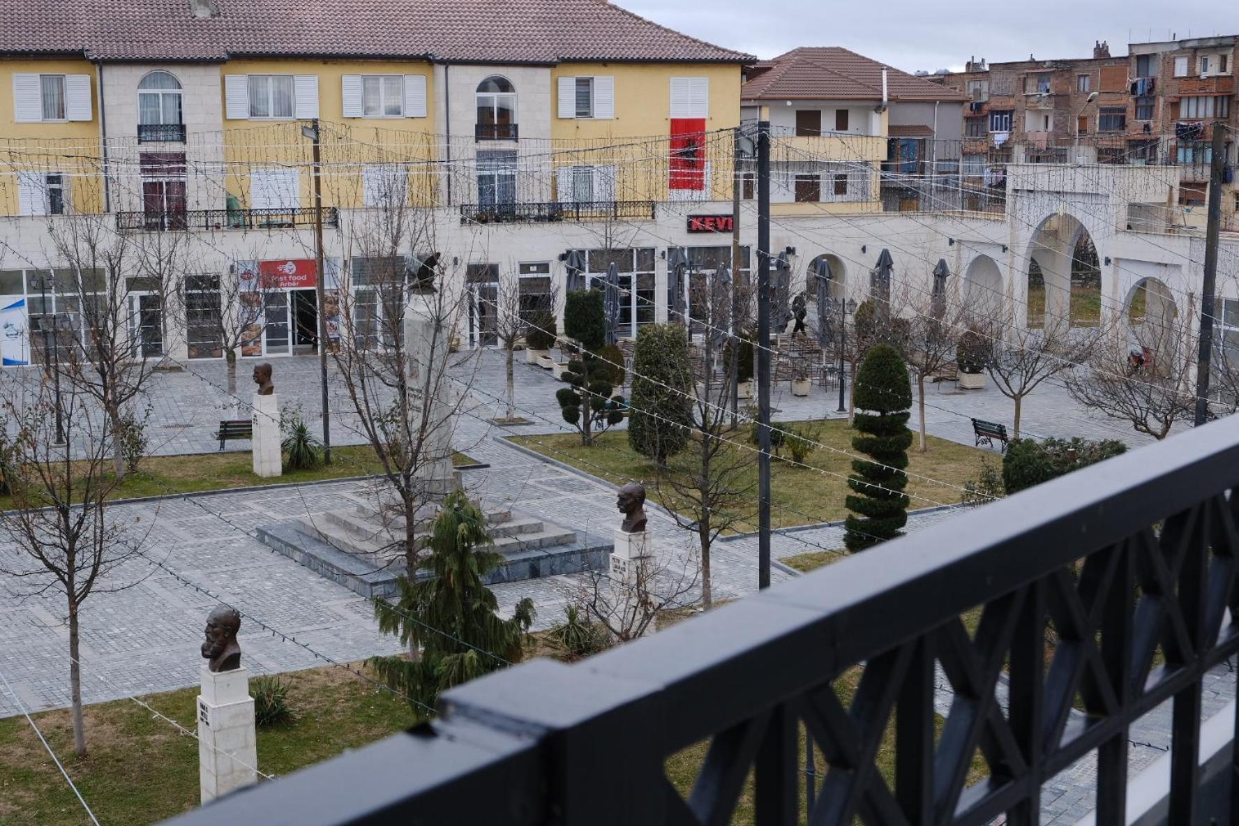As E Vogel, As E Madhe Hotel Erseke Екстериор снимка