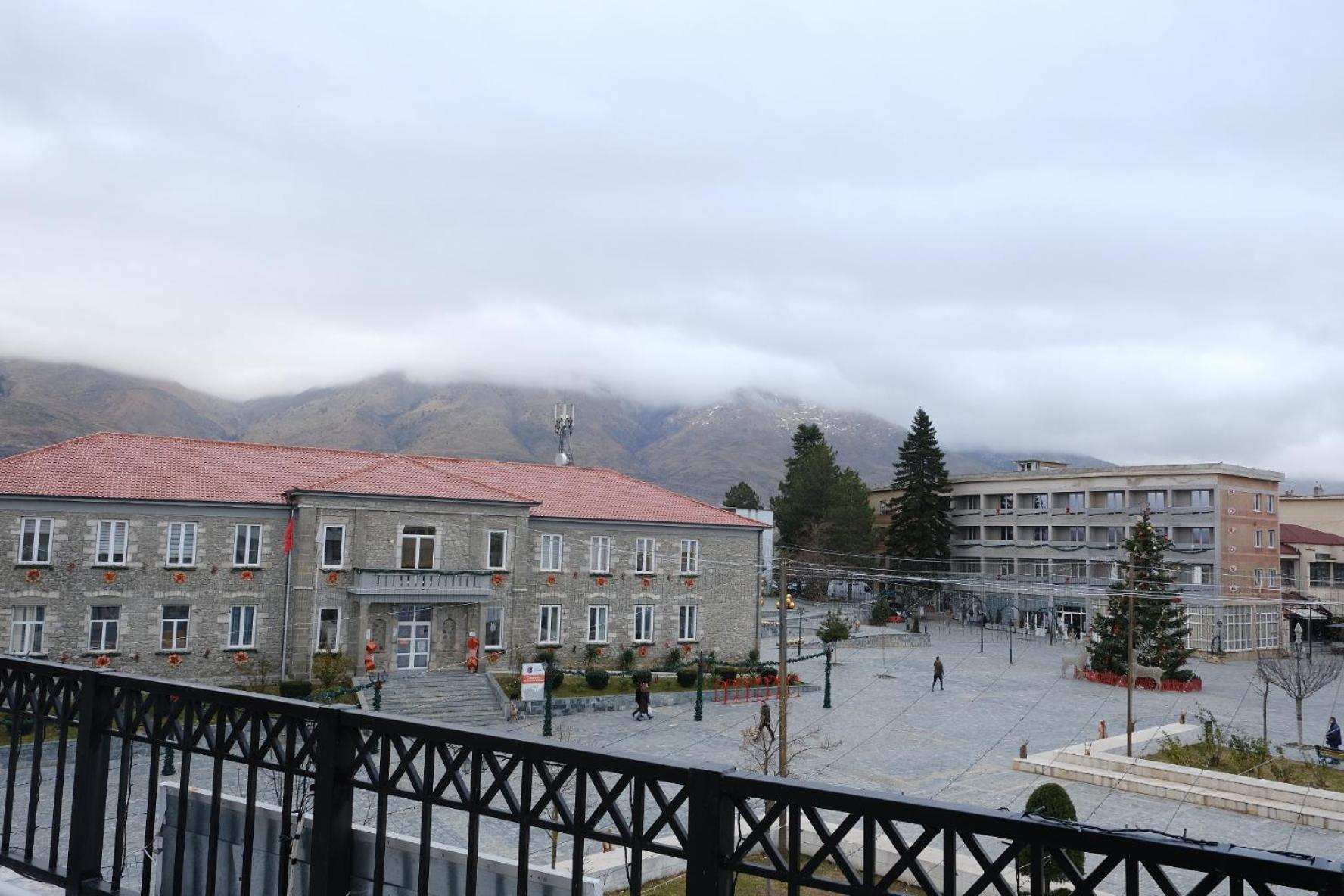 As E Vogel, As E Madhe Hotel Erseke Екстериор снимка