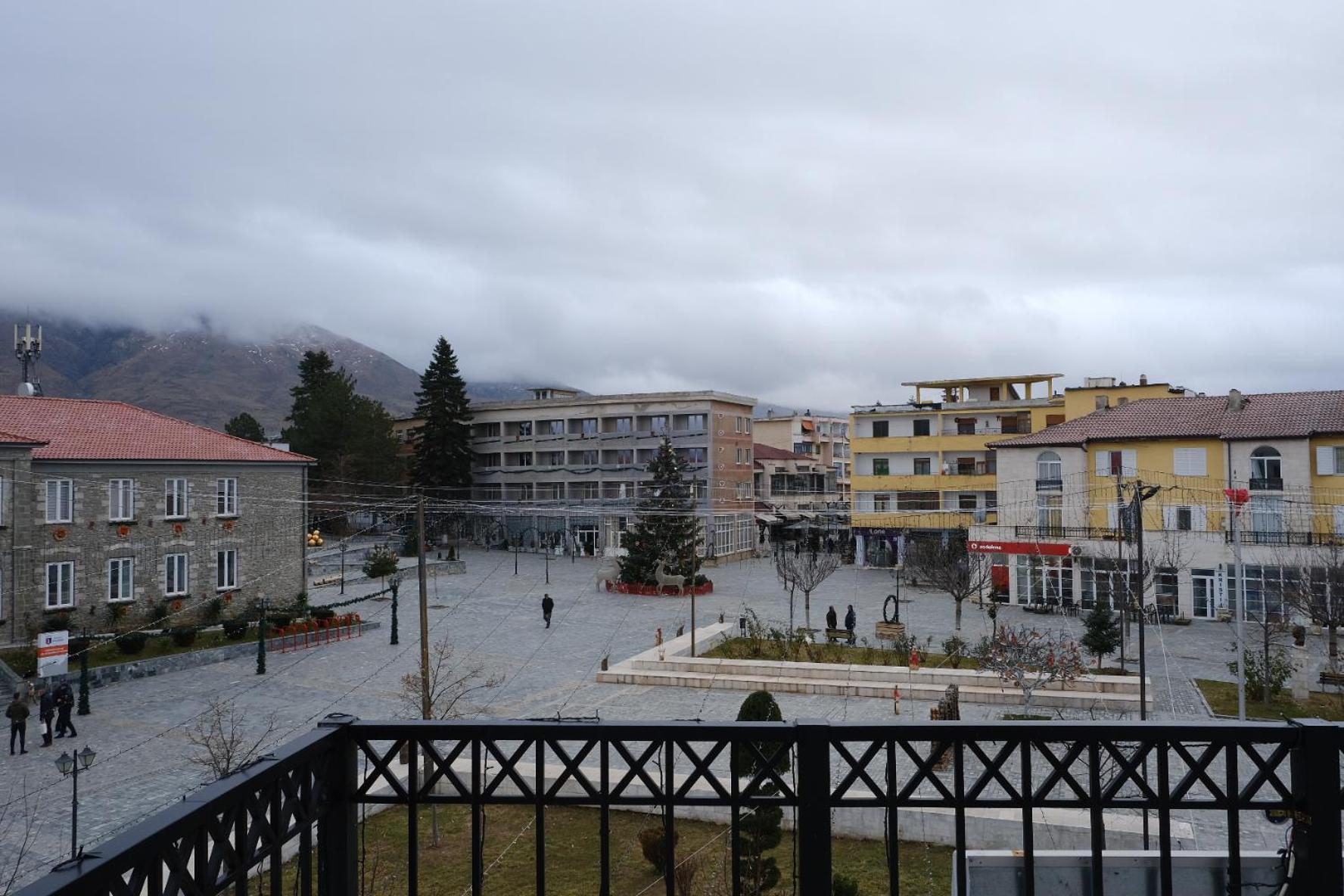 As E Vogel, As E Madhe Hotel Erseke Екстериор снимка