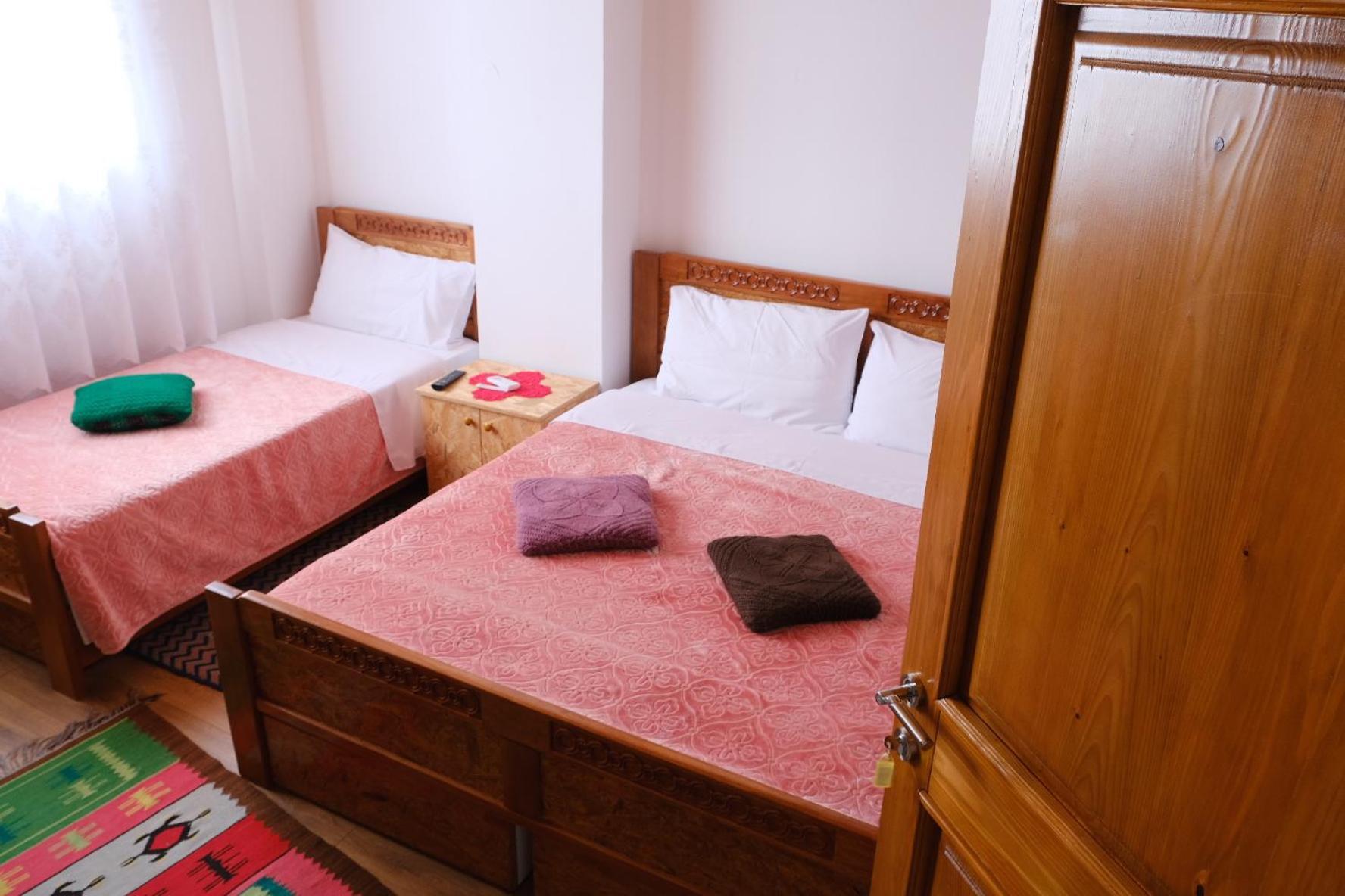 As E Vogel, As E Madhe Hotel Erseke Екстериор снимка